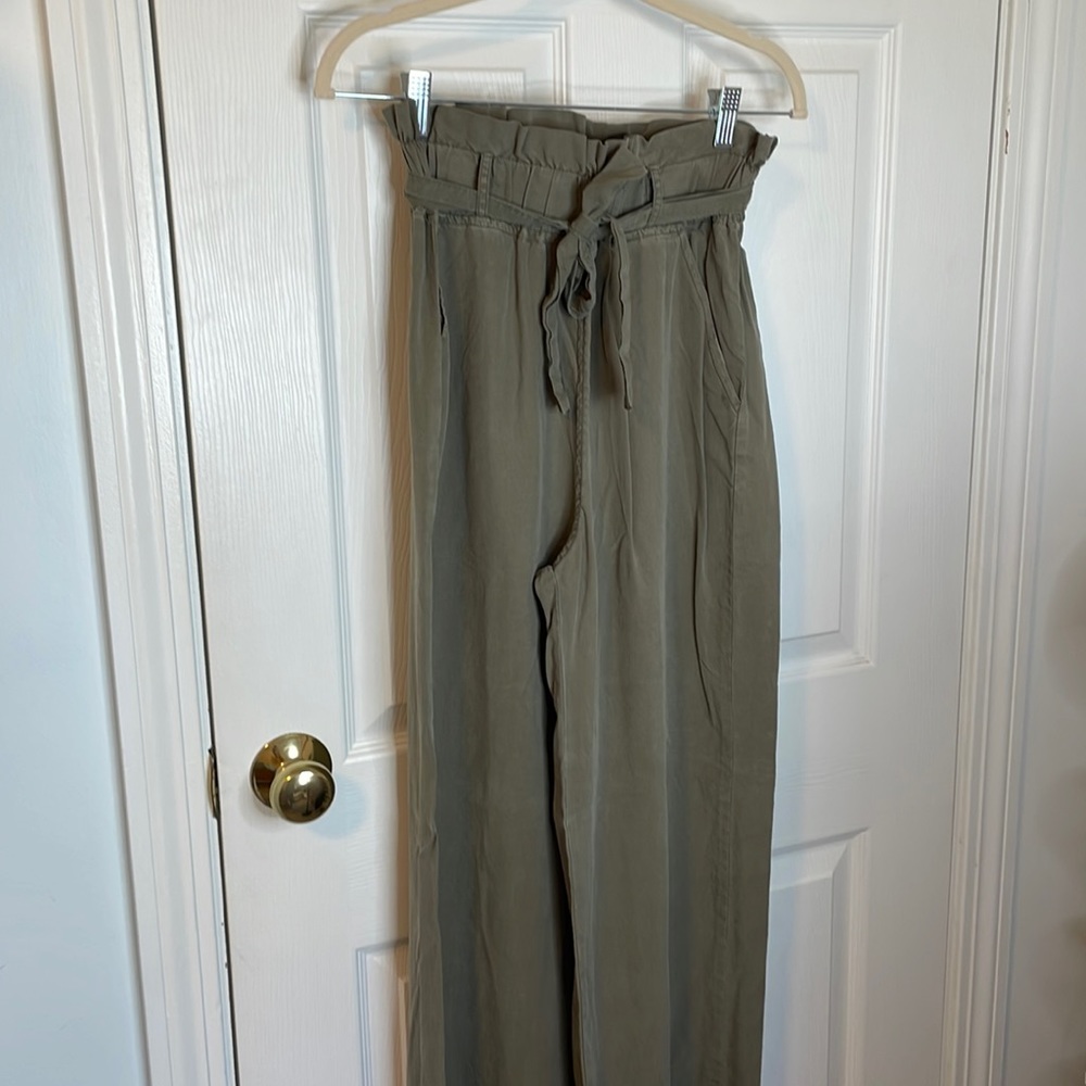 Francesca‘s Paper bag pants size small